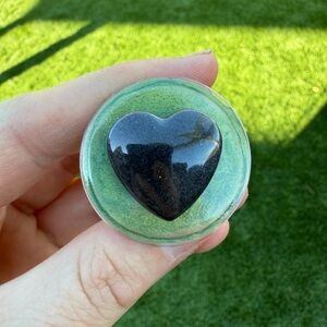 Black Heart Ivy Green Phone Grip Holder